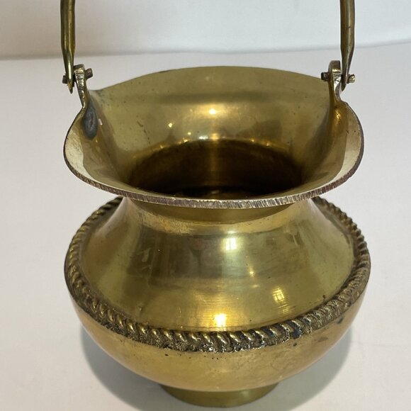 Vintage Solid Brass Vase Basket Rope Twist Accent Hinged Handle Made In India - Picture 2 of 11